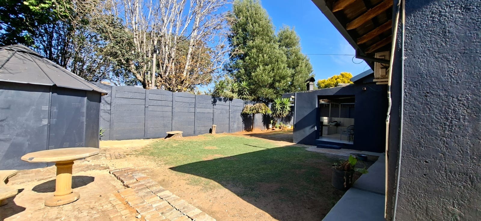 Spacious Family Home with Separate 2 Bedroom Flat