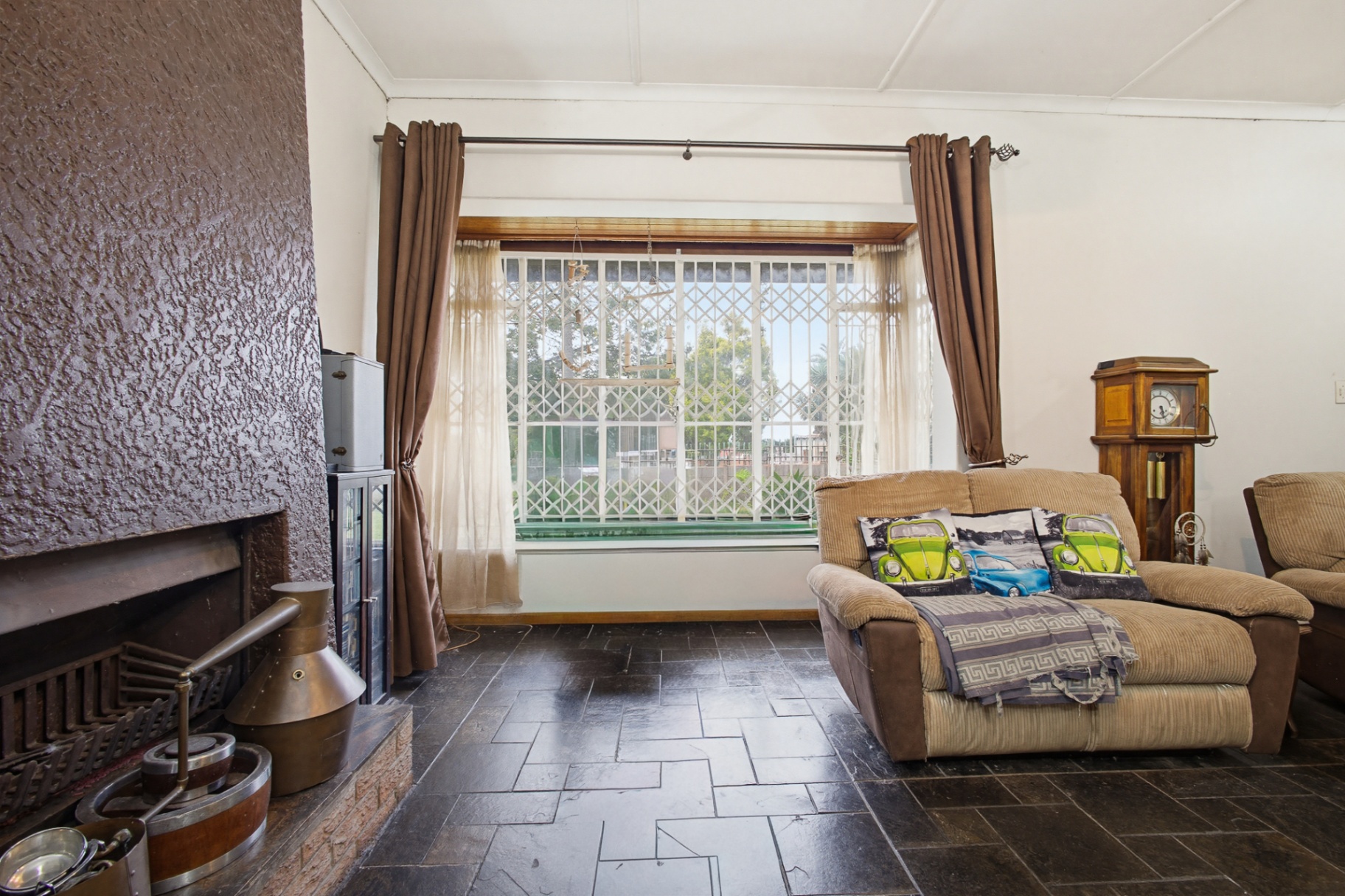 Neat 4 Bedroom Home with Flat Potential in Rhodesfield