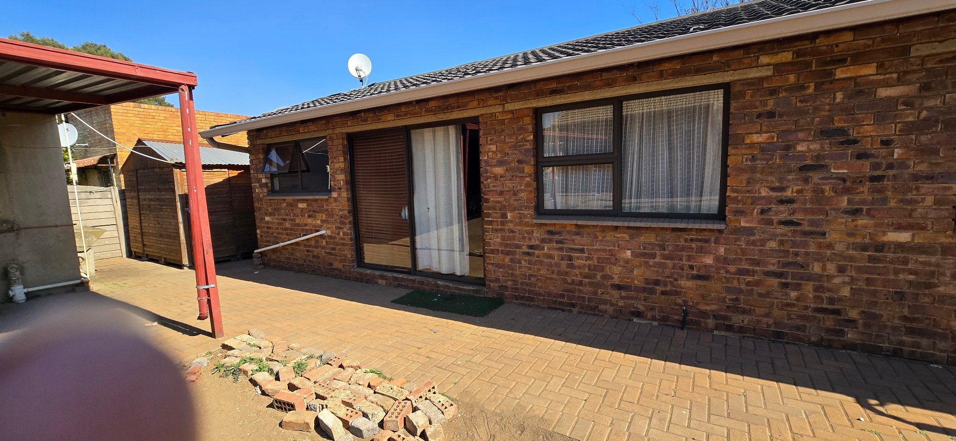 Spacious Property with Flatlet and Great Location Near OR Tambo Airport