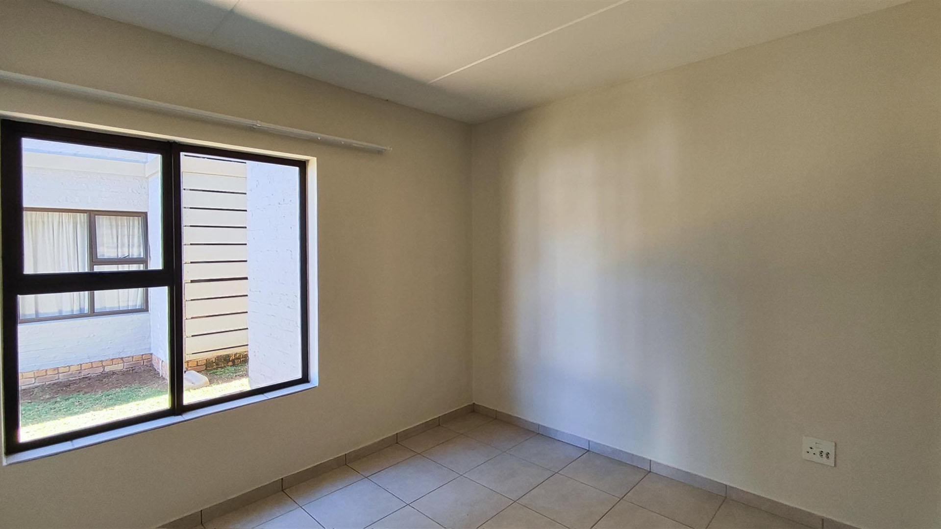 Neat 2 Bedroom Unit with Pool in Secure Complex