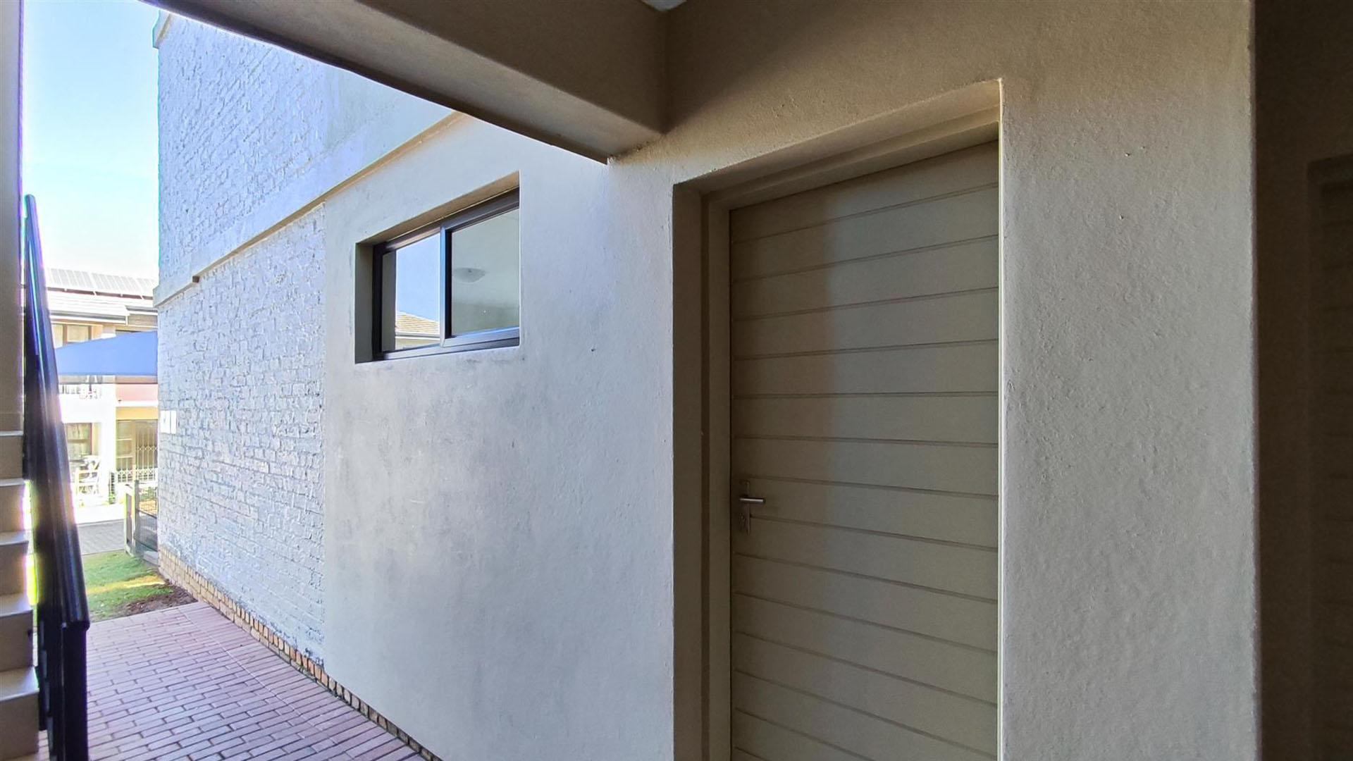 Neat 2 Bedroom Unit with Pool in Secure Complex