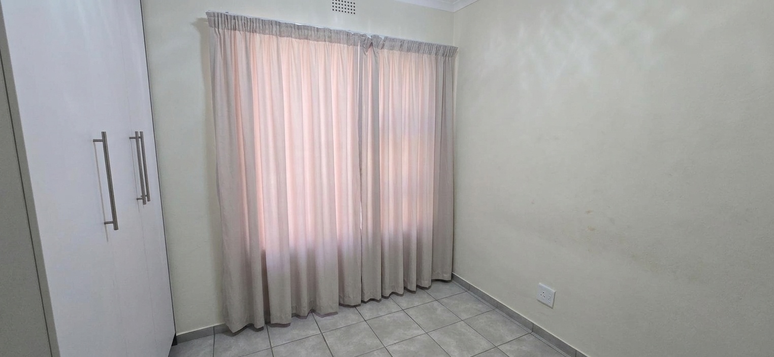 Spacious 3-Bedroom Upstairs Apartment with Excellent Security and Low Monthly Costs