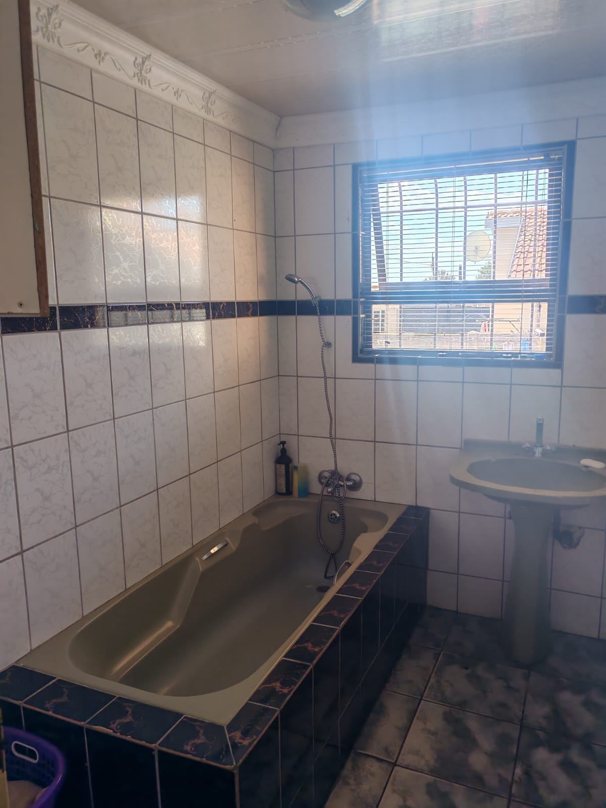 NEED A FAMILY HOME? THIS HOUSE SPACE, COMFORT & CONVENIENCE