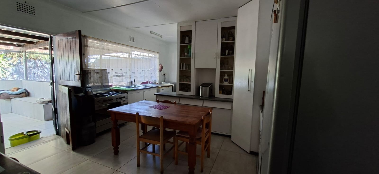 Spacious Family Home with Separate 2 Bedroom Flat