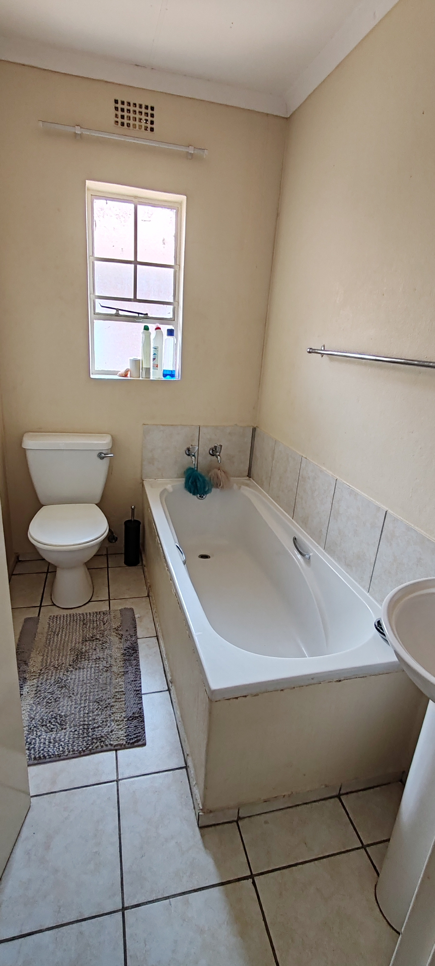 Crystal Park Gem: Your New Apartment Awaits!
