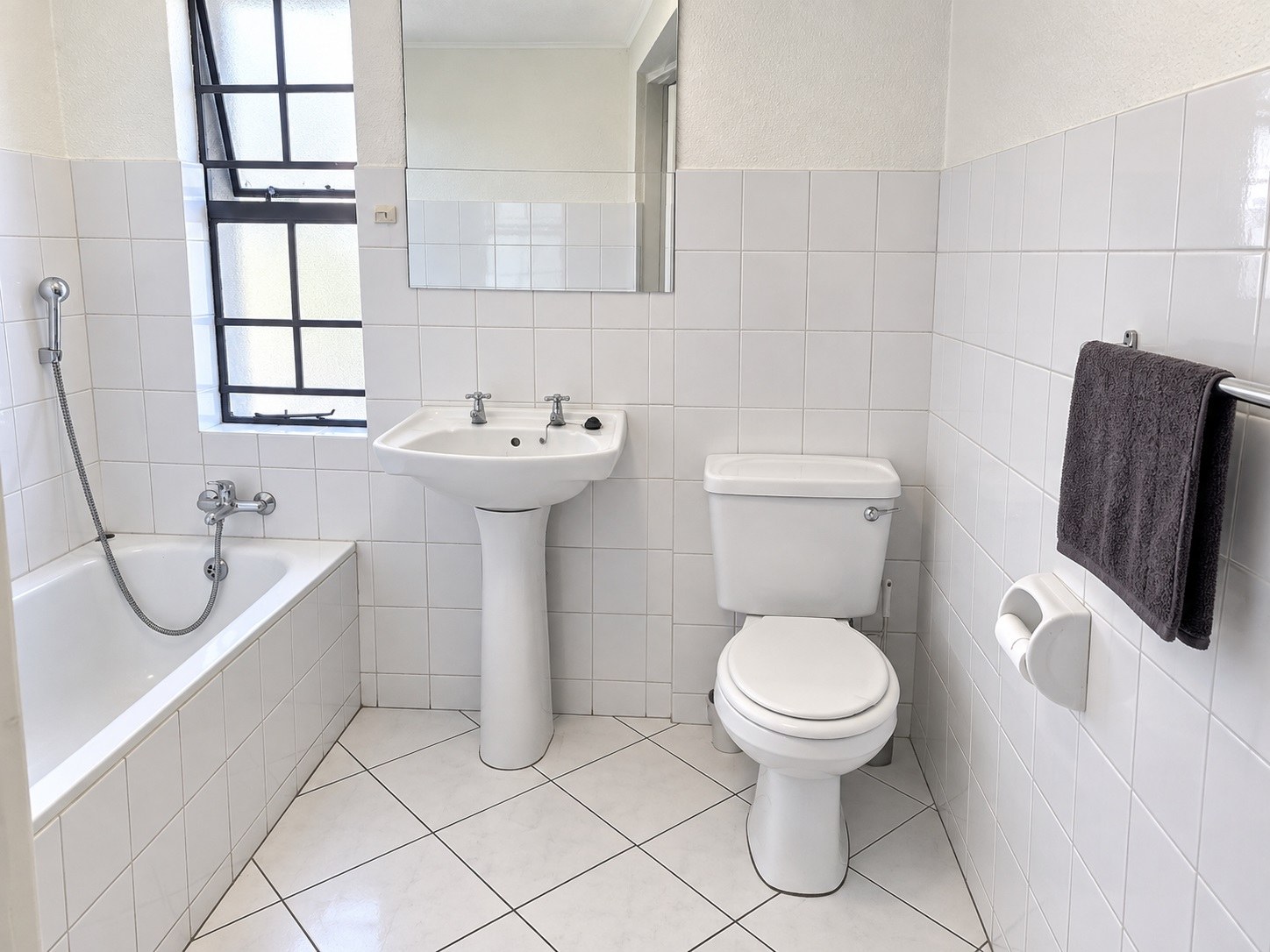 MODERN, NEAT & FUNCTIONAL 2-BEDROOM UNIT – IDEAL LOCK-UP-AND-GO!