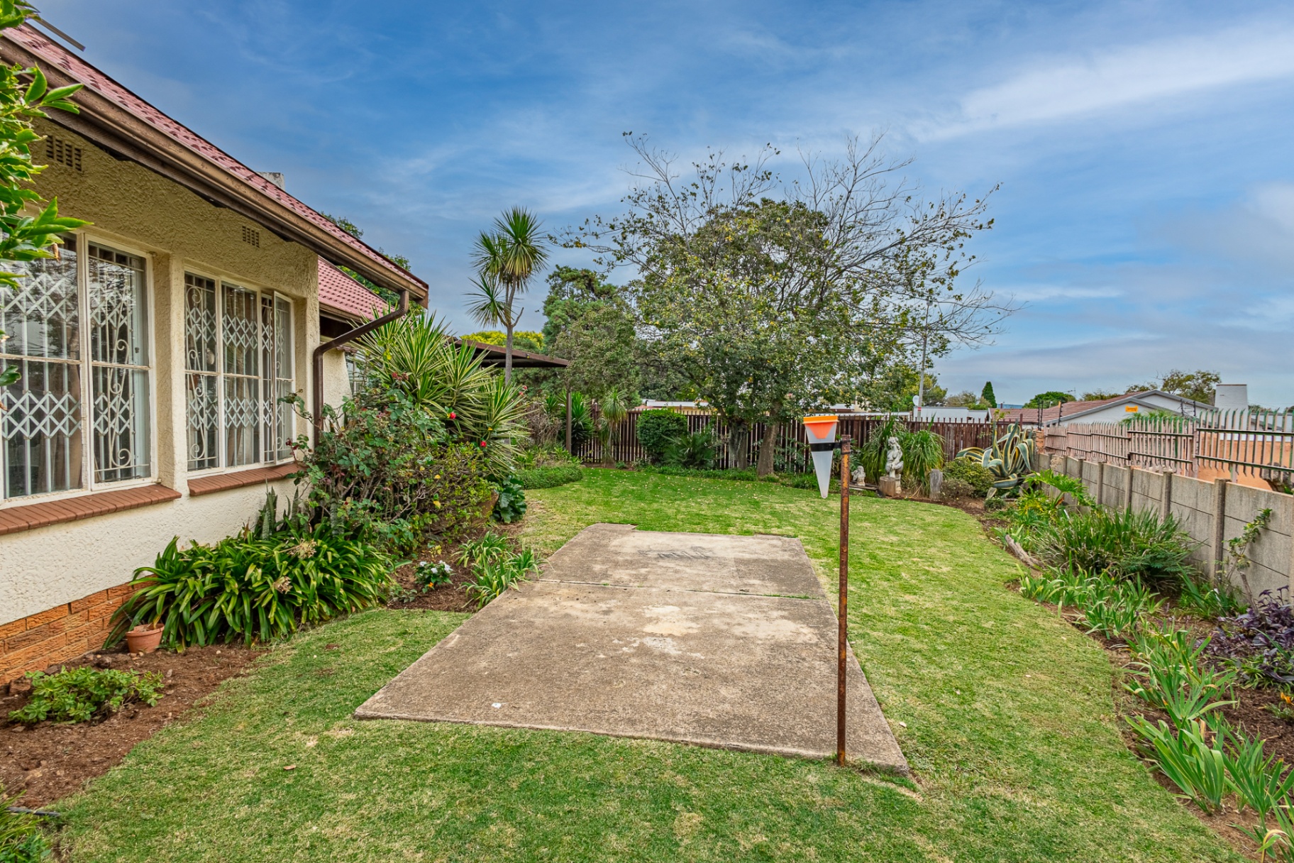 Neat 4 Bedroom Home with Flat Potential in Rhodesfield