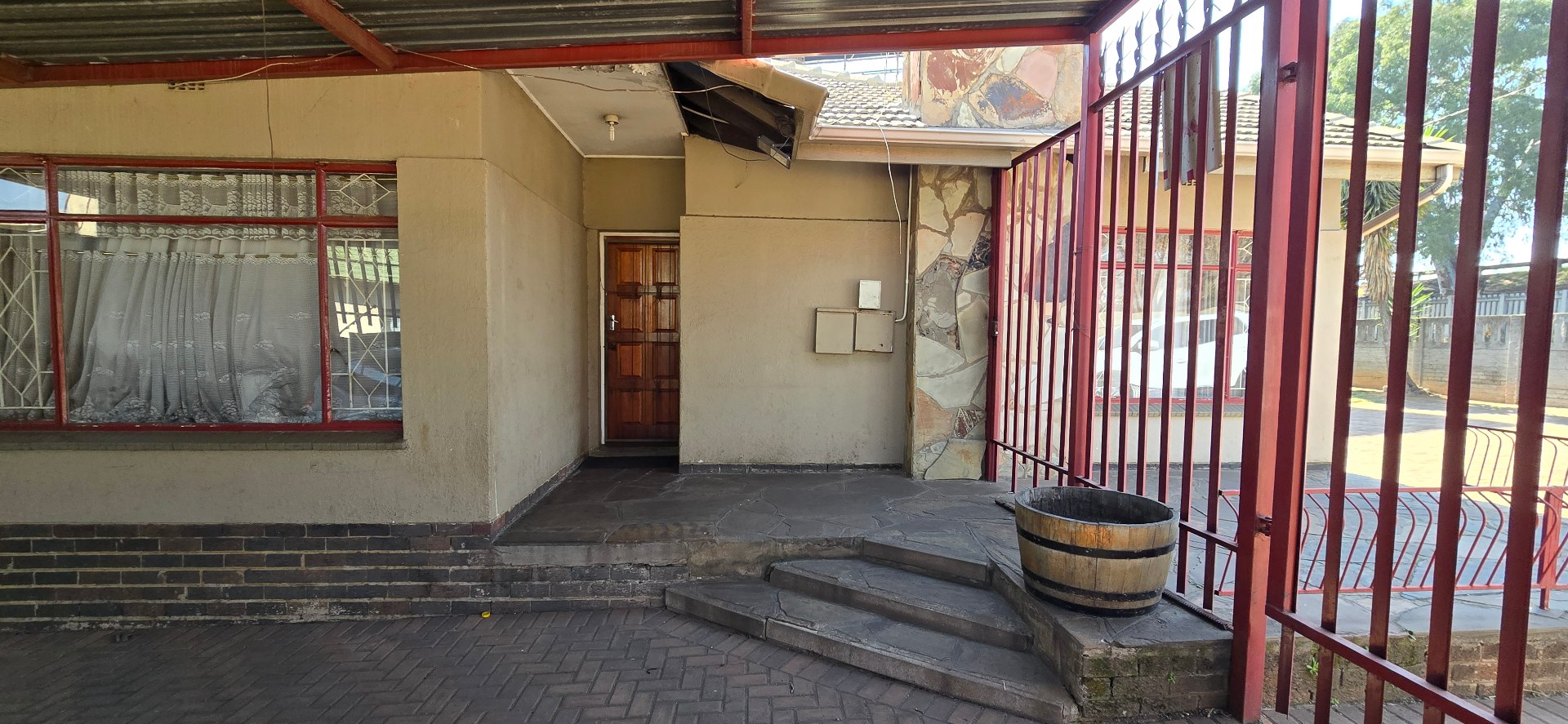 Spacious Property with Flatlet and Great Location Near OR Tambo Airport