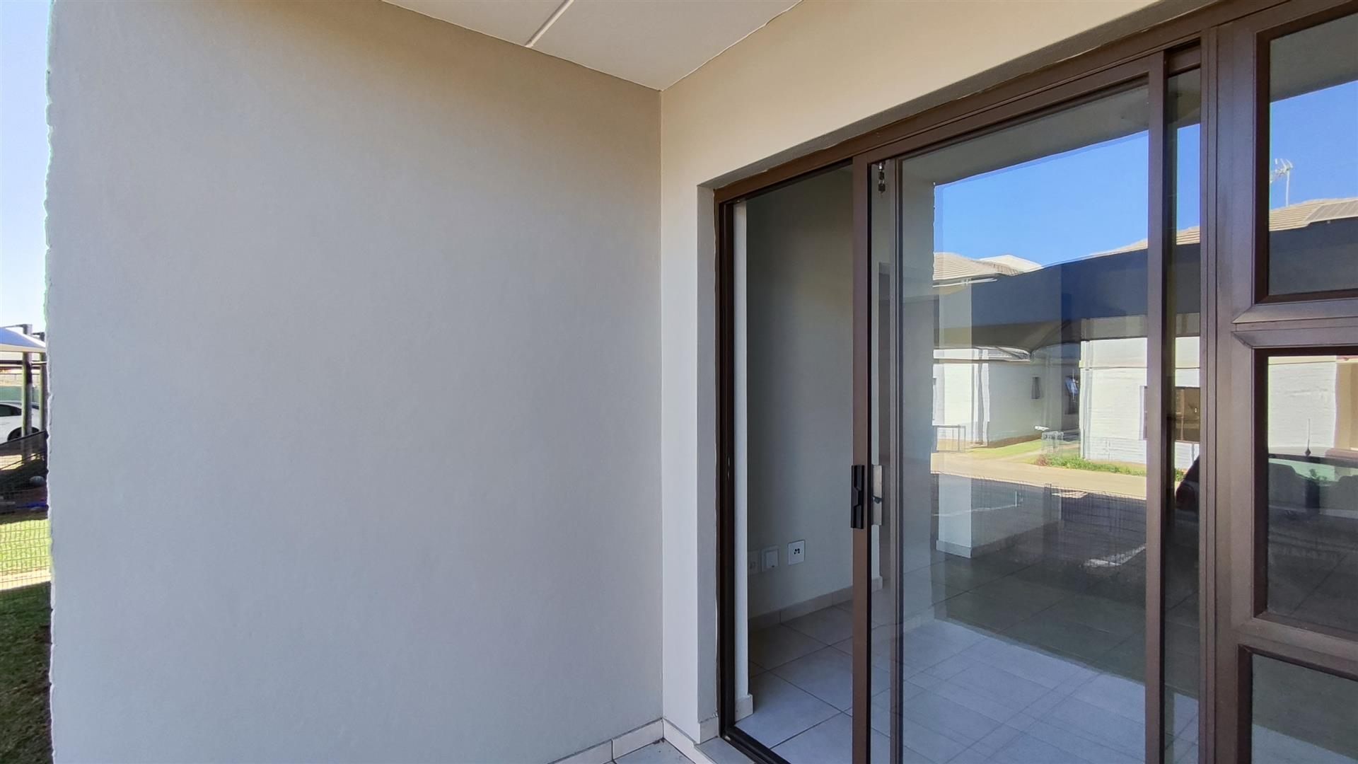 Neat 2 Bedroom Unit with Pool in Secure Complex