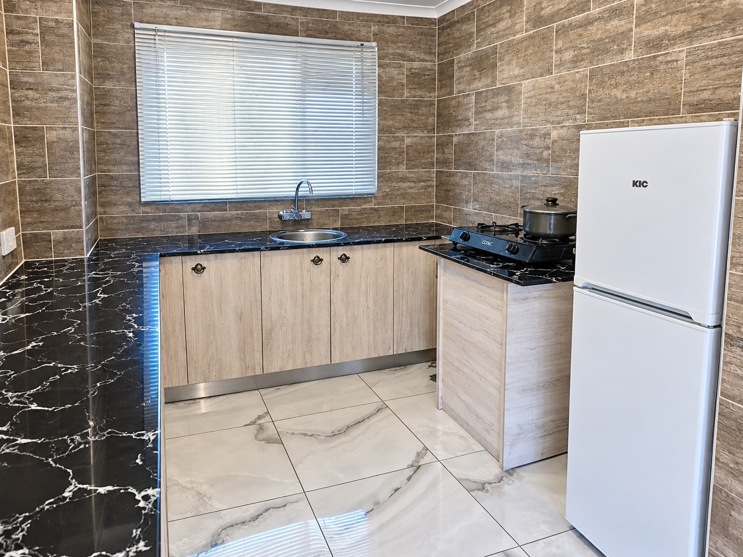 MODERN, NEAT & FUNCTIONAL 2-BEDROOM UNIT – IDEAL LOCK-UP-AND-GO!
