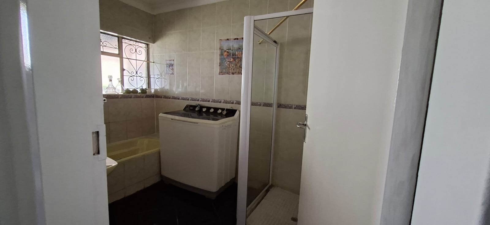 Spacious Family Home with Separate 2 Bedroom Flat