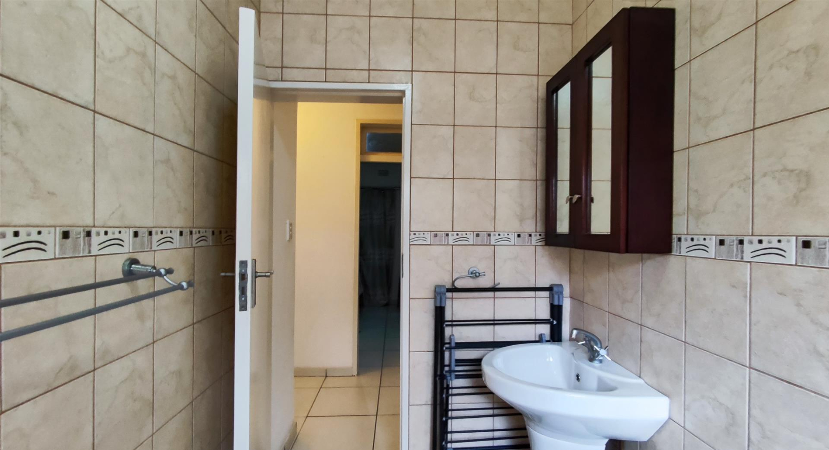 Norkem Park Gem! Modern Townhouse - Your New Home Awaits!
