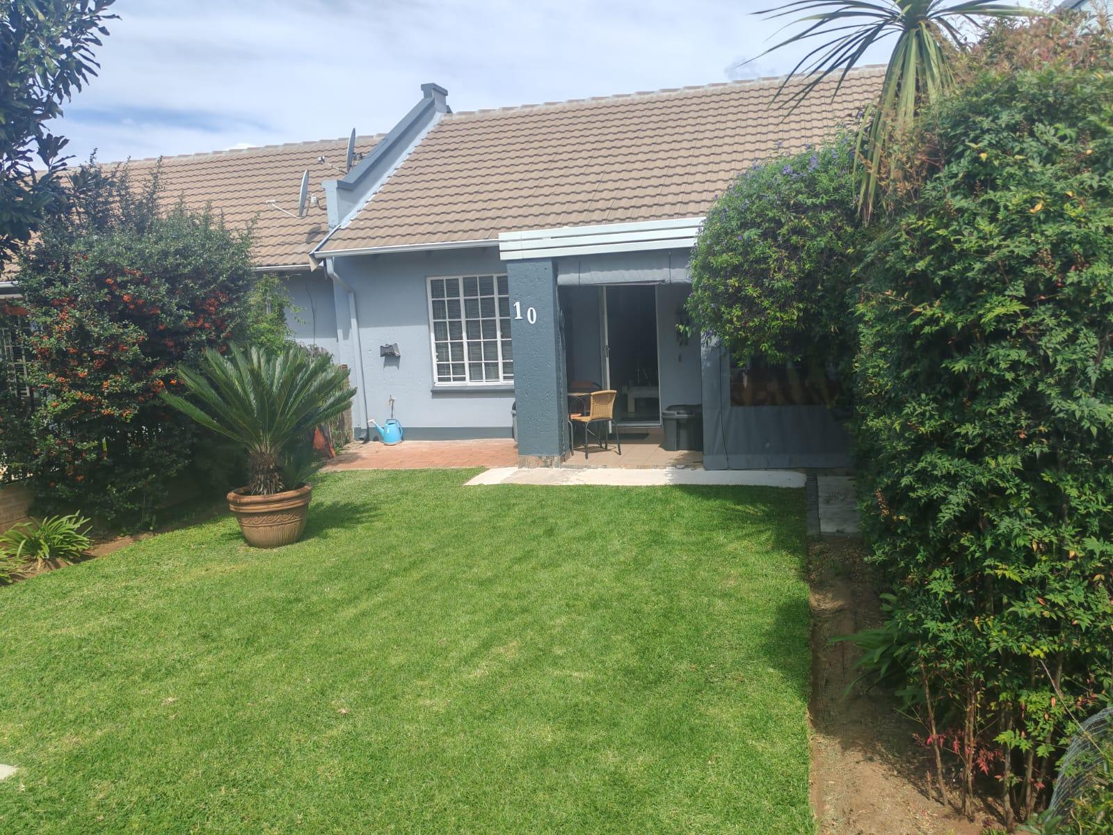 Neat 2-bedroom single storey unit for sale in Bartlett