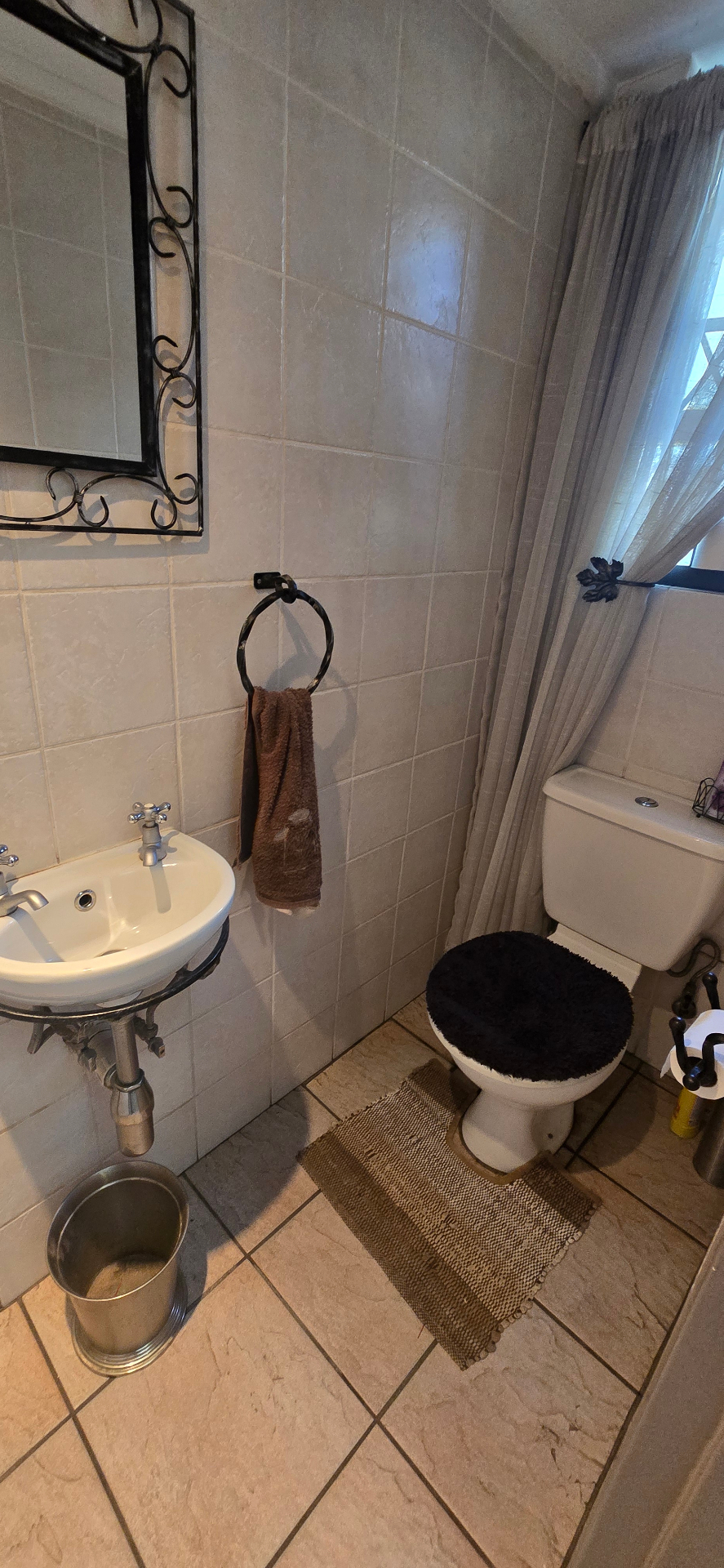 Elegant Family Living in a Quiet Cul-de-Sac within Prestigious Bishops Court Estate
