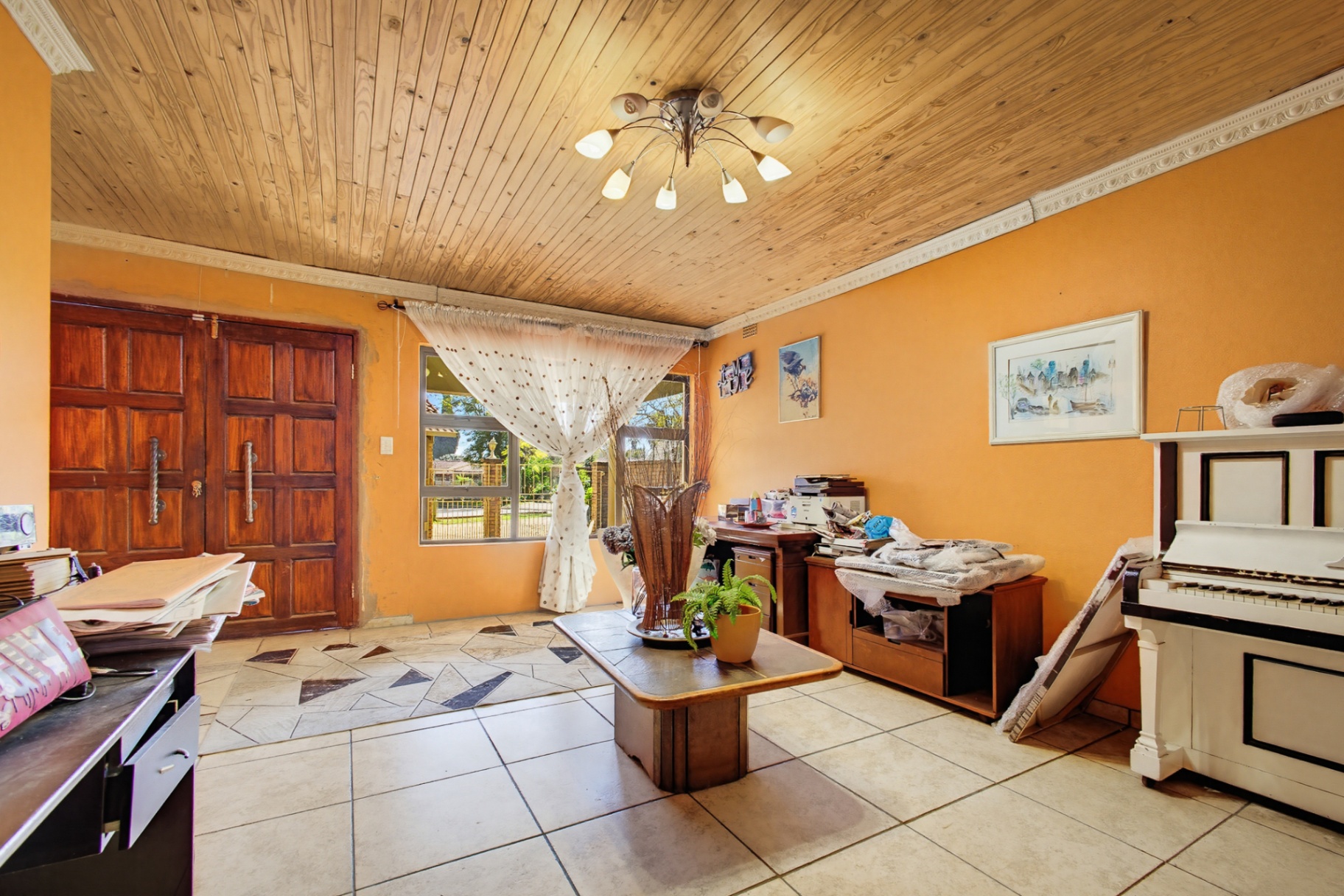 Spacious Family Home with Great Entertaining Areas in Crystal Park