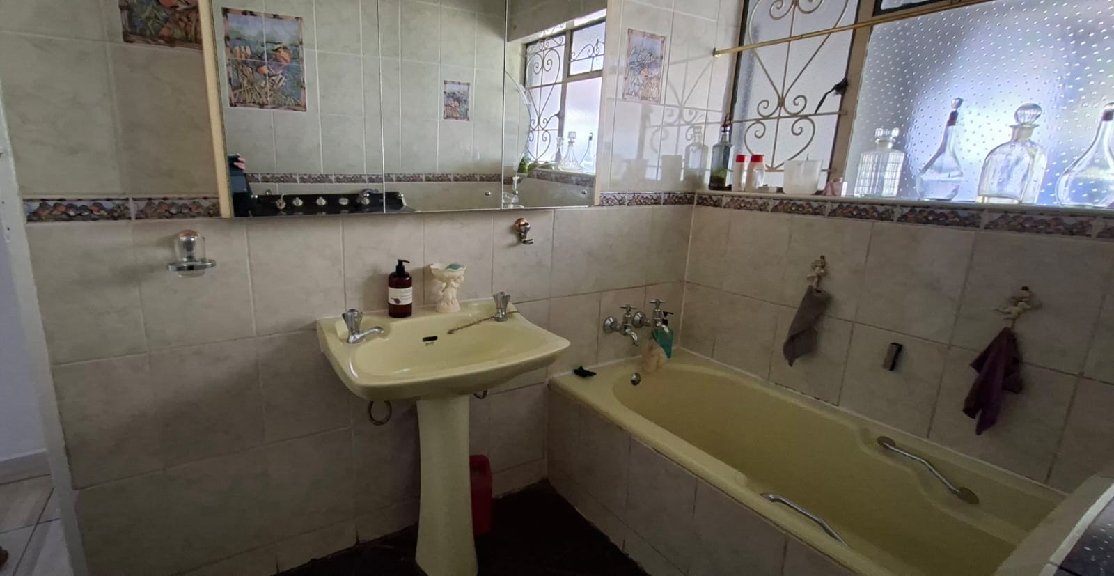 Spacious Family Home with Separate 2 Bedroom Flat