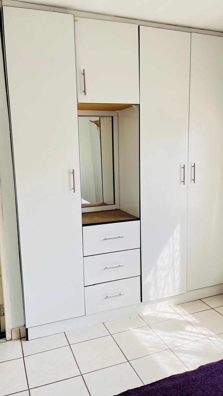 Private Room with En-Suite Bathroom in Crystal Park