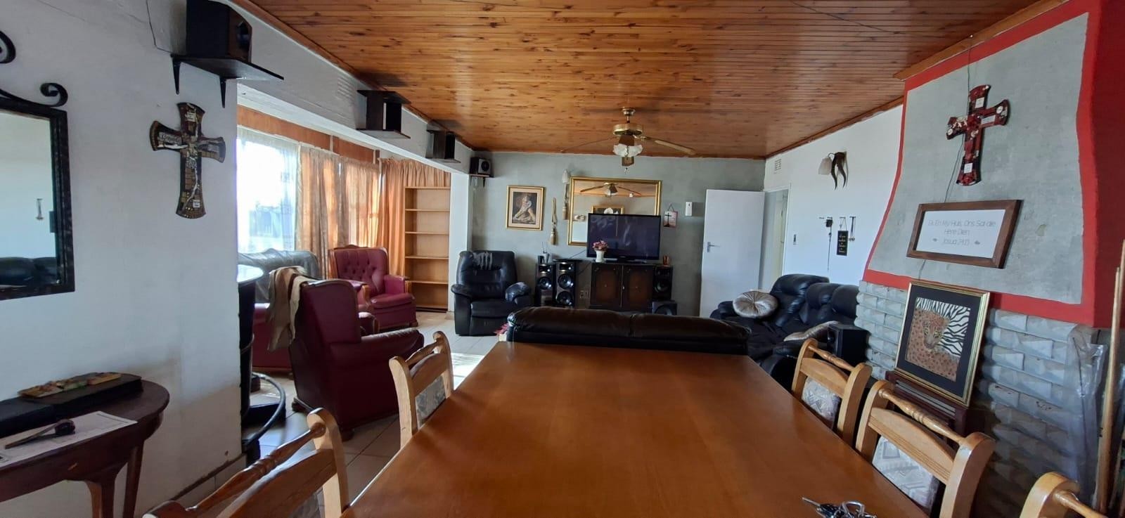 Spacious Family Home with Separate 2 Bedroom Flat