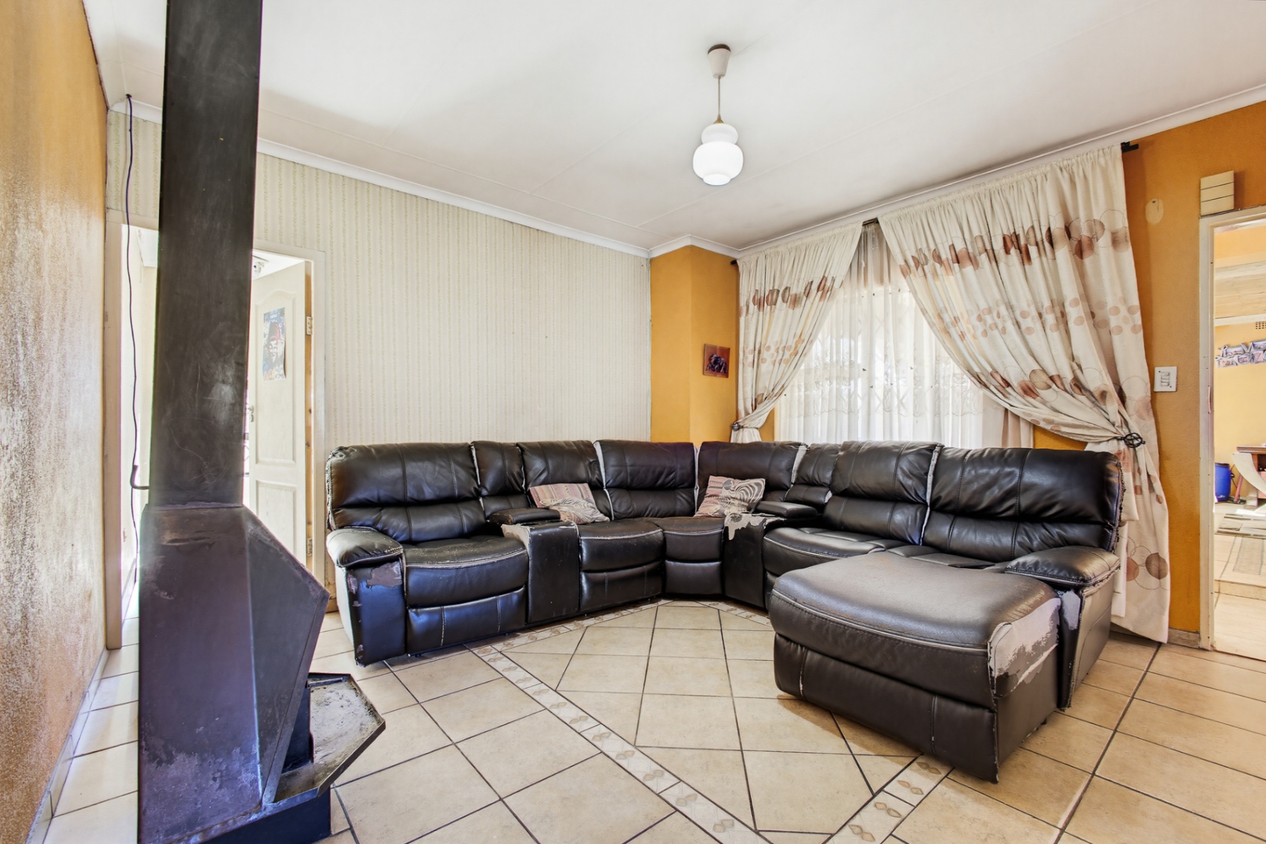 Spacious Family Home with Great Entertaining Areas in Crystal Park