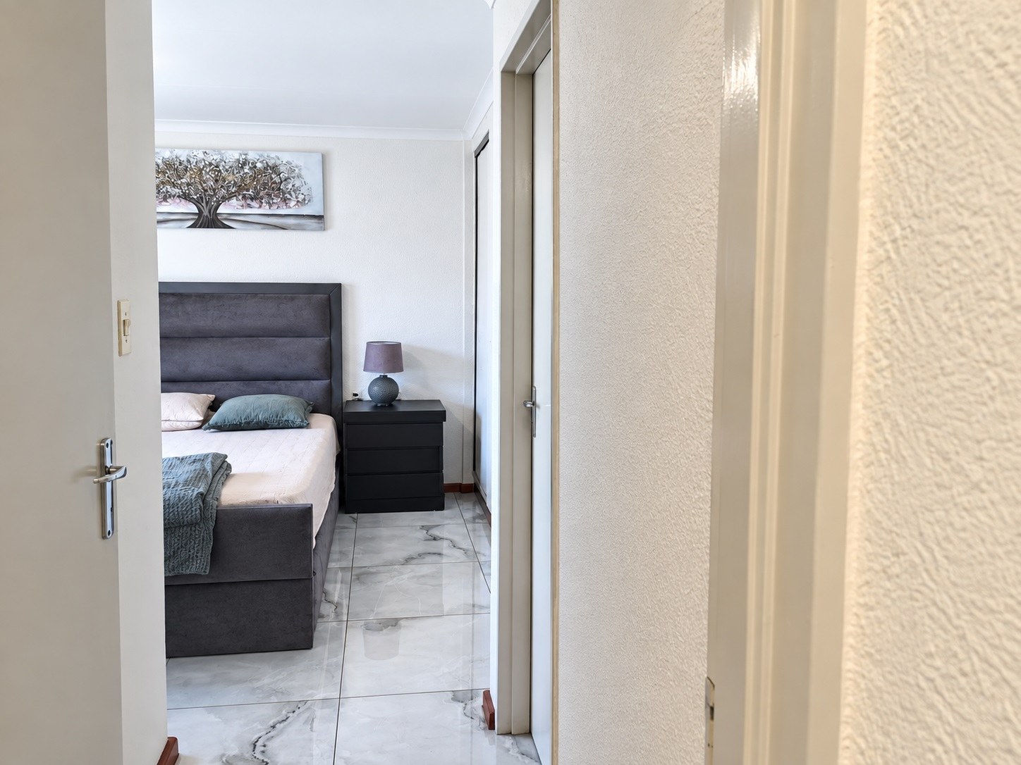 MODERN, NEAT & FUNCTIONAL 2-BEDROOM UNIT – IDEAL LOCK-UP-AND-GO!