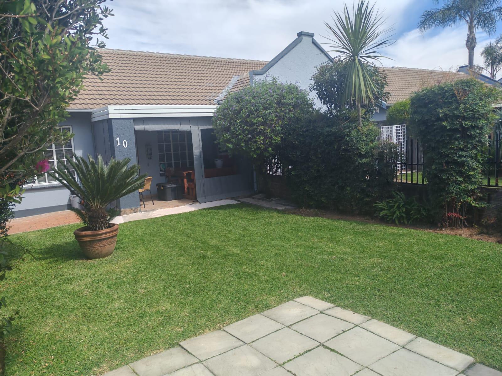 Neat 2-bedroom single storey unit for sale in Bartlett