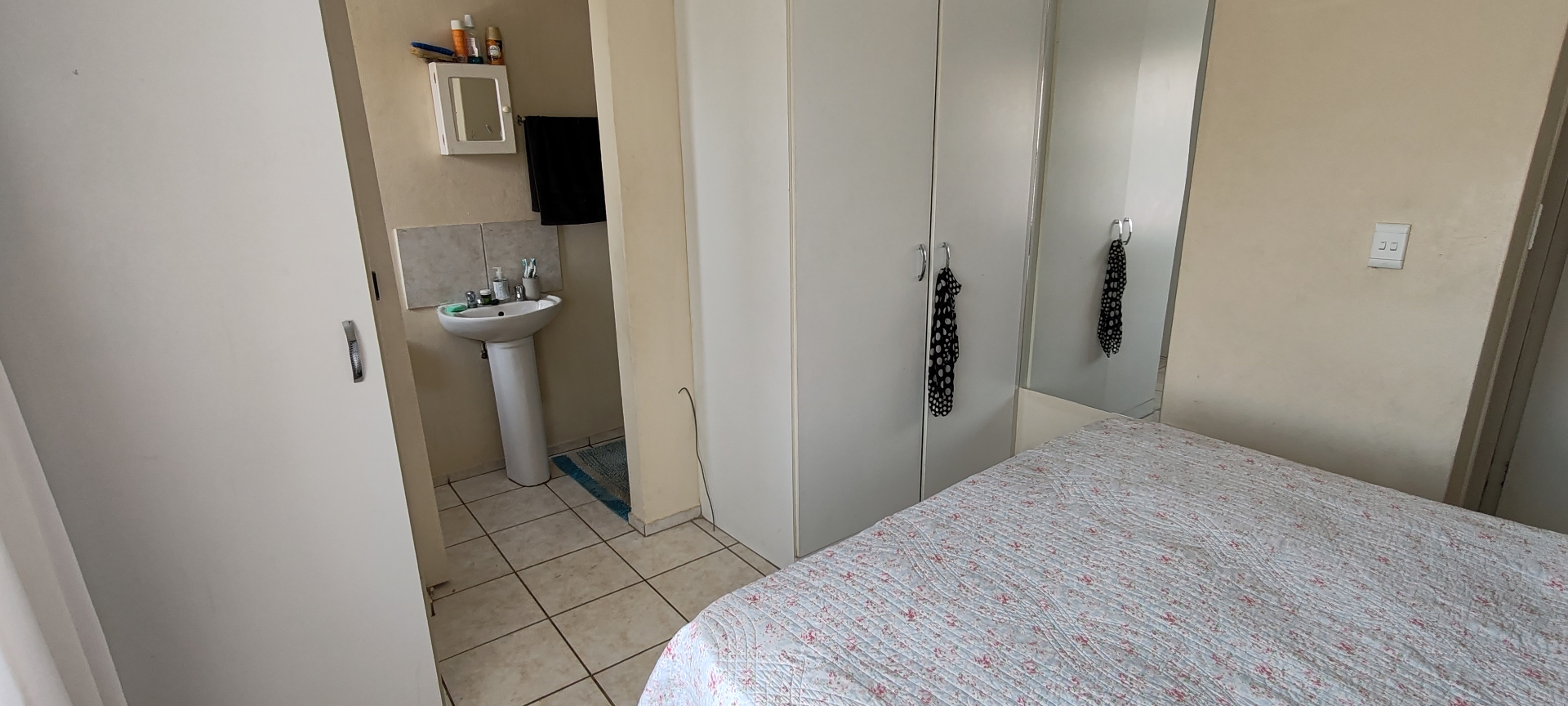 Crystal Park Gem: Your New Apartment Awaits!

