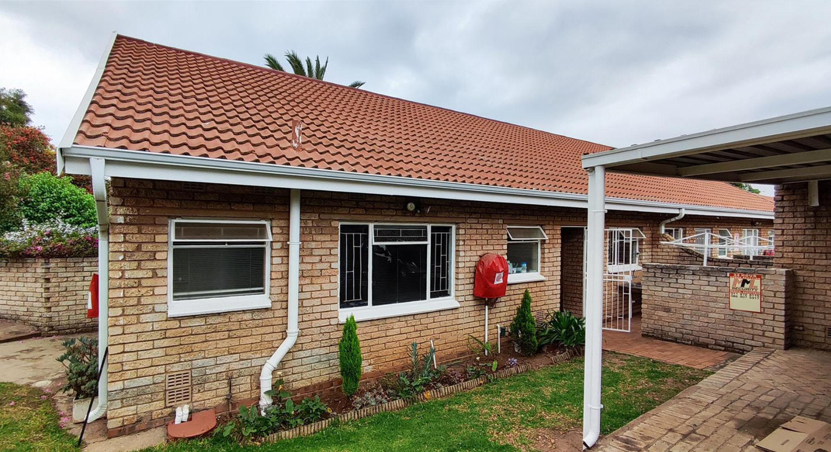 Norkem Park Gem! Modern Townhouse - Your New Home Awaits!
