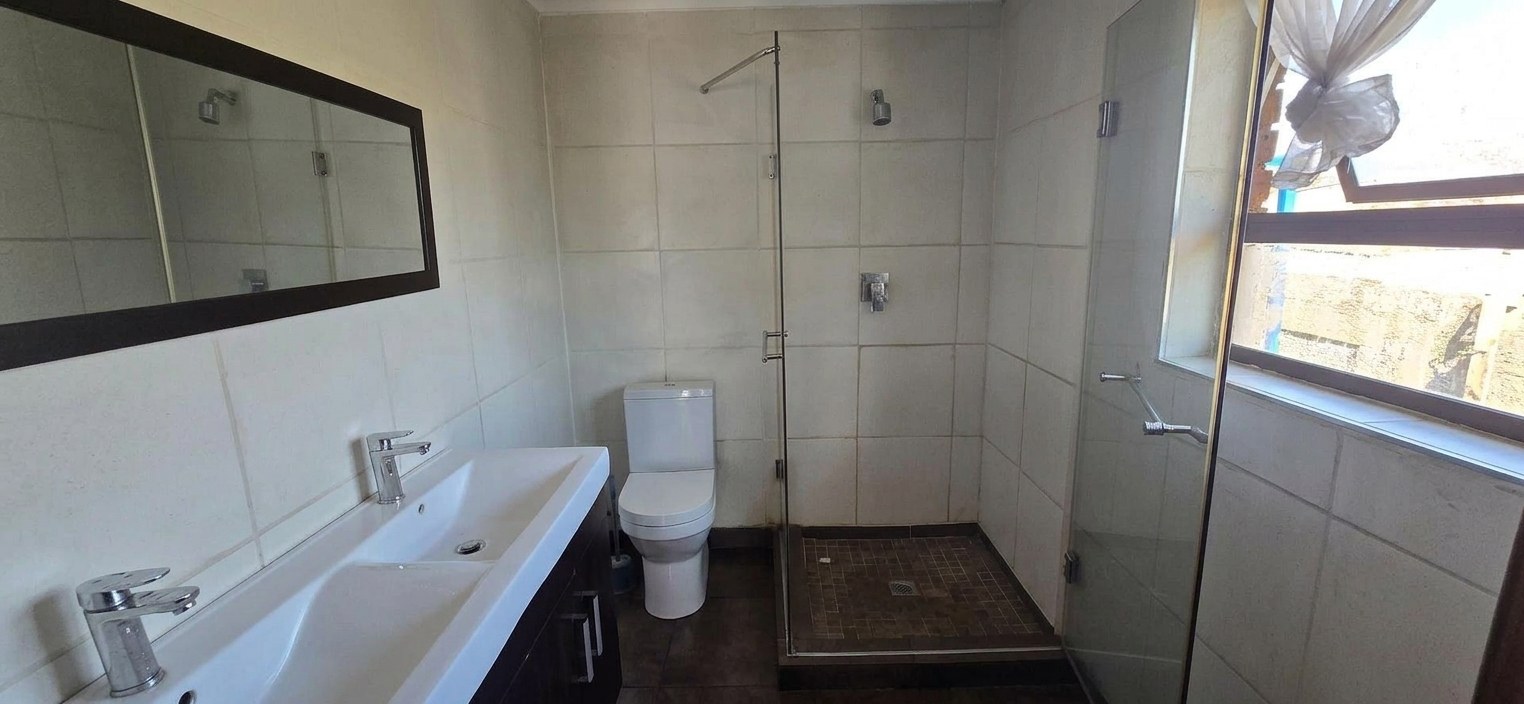Spacious Property with Flatlet and Great Location Near OR Tambo Airport