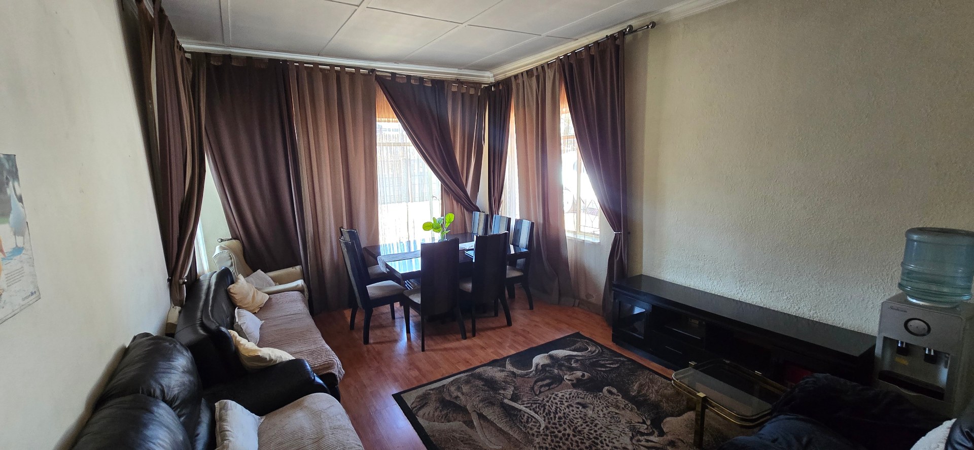 Spacious Property with Flatlet and Great Location Near OR Tambo Airport