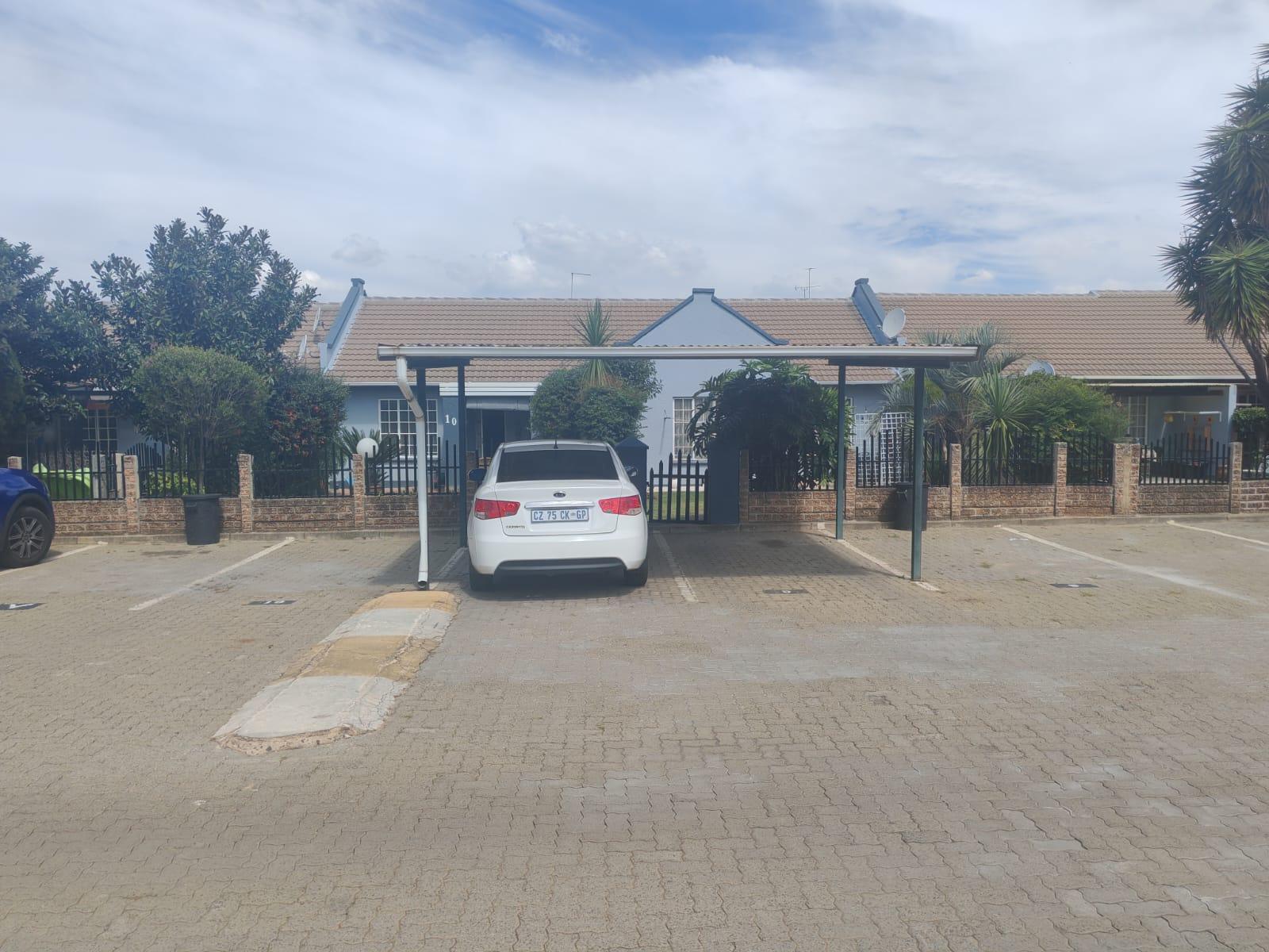 Neat 2-bedroom single storey unit for sale in Bartlett