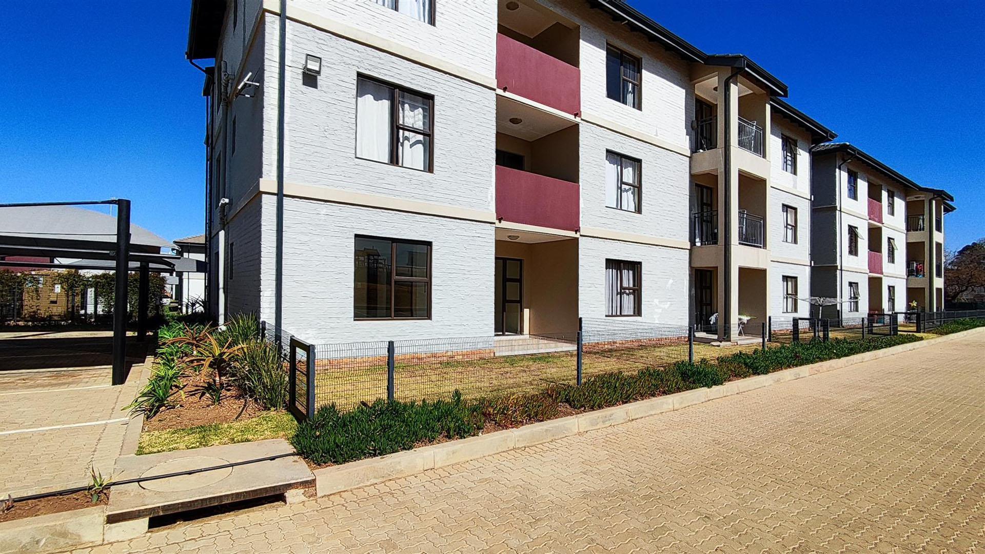 Neat 2 Bedroom Unit with Pool in Secure Complex