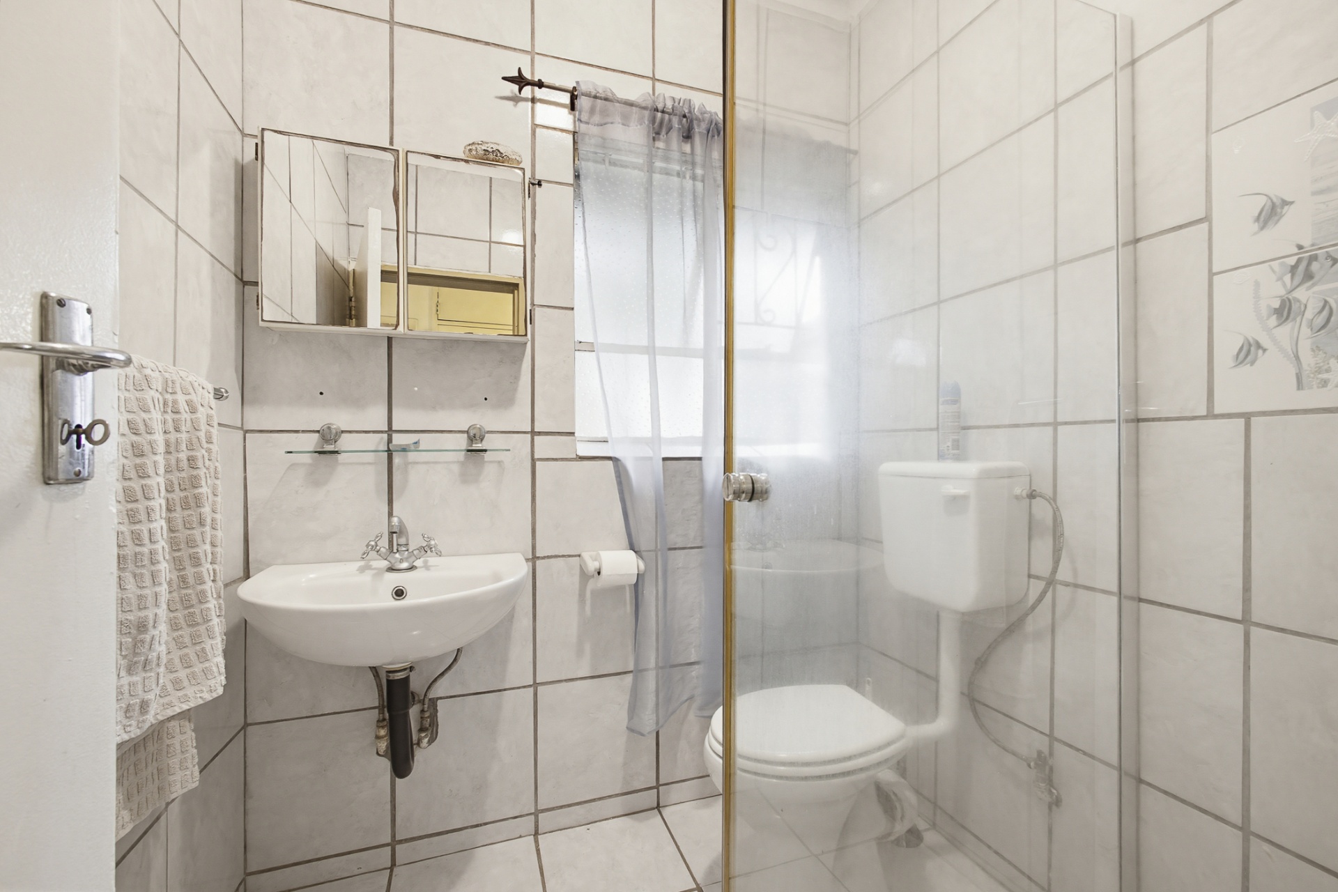 Neat 4 Bedroom Home with Flat Potential in Rhodesfield