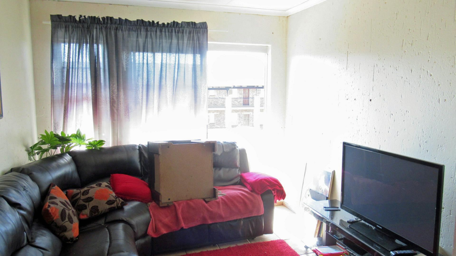 2-Bedroom Upstairs Unit - Perfect for First-Time Buyers or Investors!