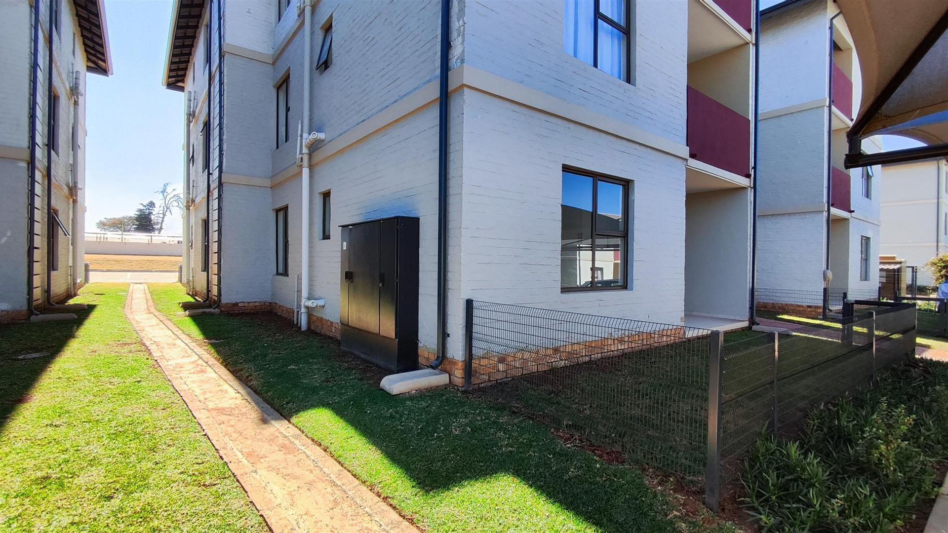 Neat 2 Bedroom Unit with Pool in Secure Complex