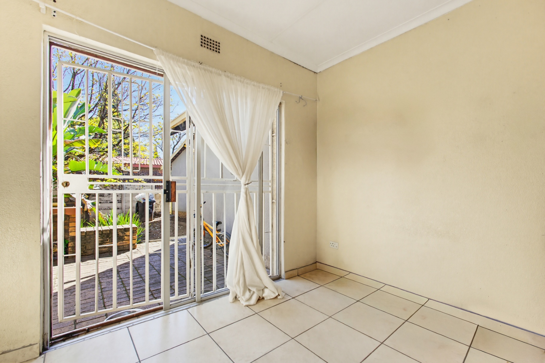 Spacious Family Home with Great Entertaining Areas in Crystal Park