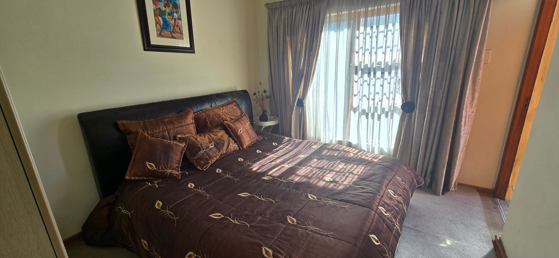 Elegant Family Living in a Quiet Cul-de-Sac within Prestigious Bishops Court Estate
