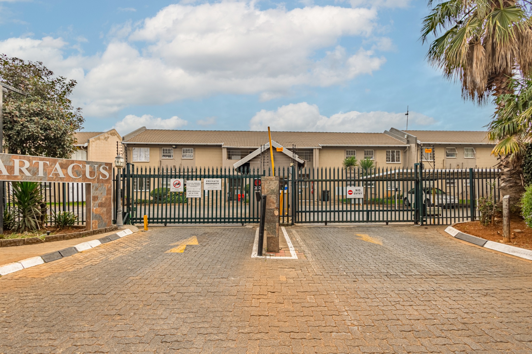 New Listing: 2 Bedroom Apartment For Sale in Ravenswood
