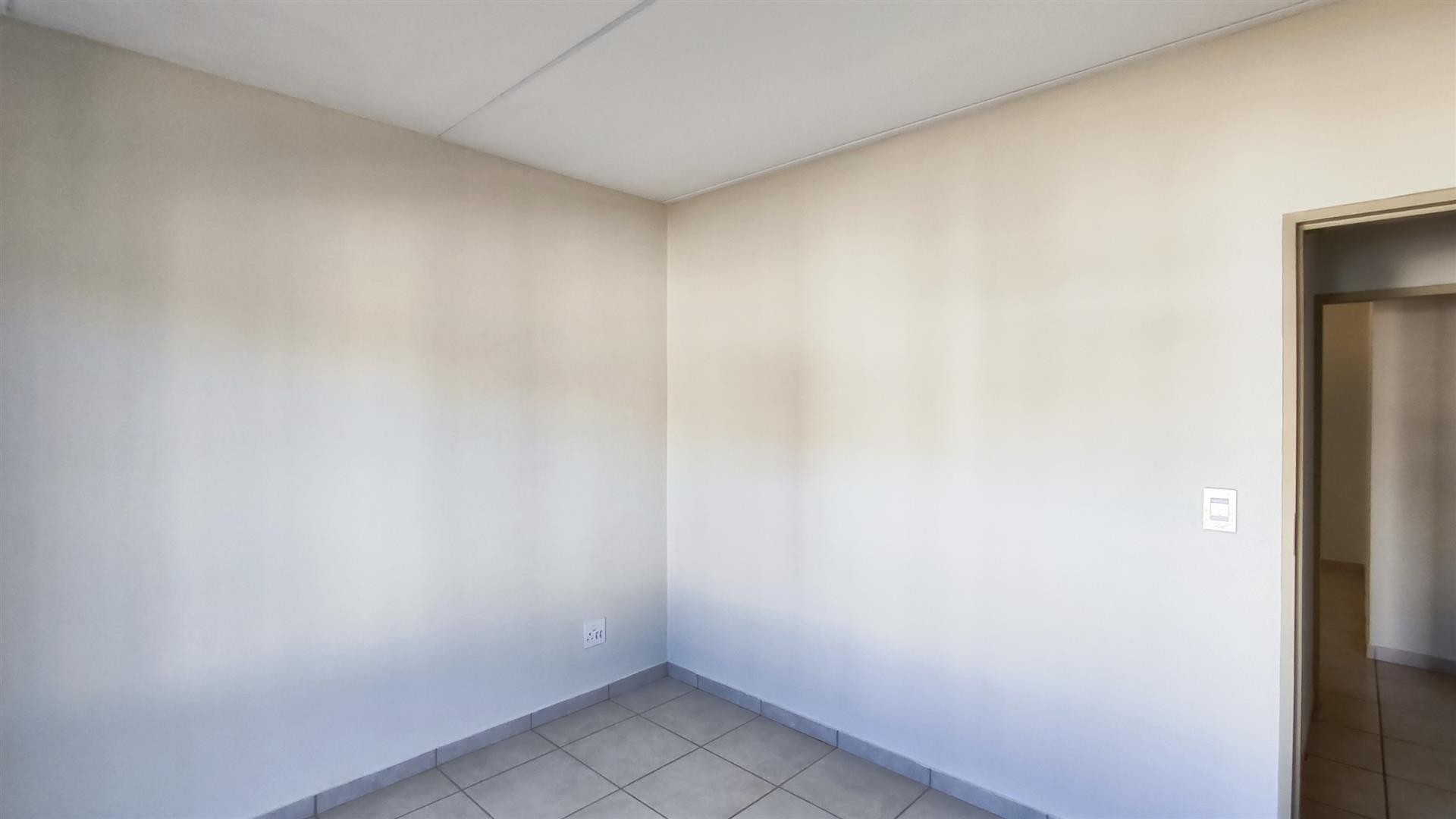 Neat 2 Bedroom Unit with Pool in Secure Complex