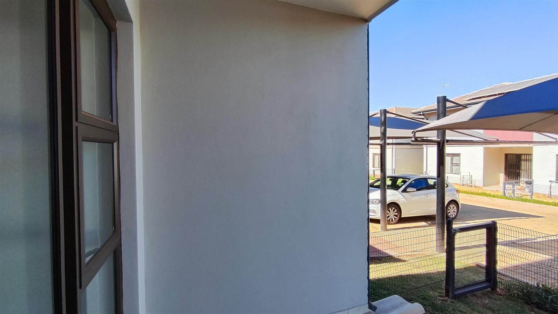 Neat 2 Bedroom Unit with Pool in Secure Complex