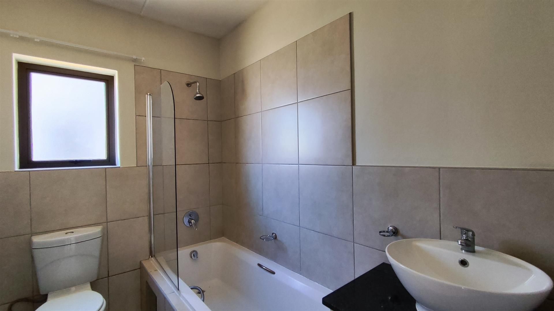 Neat 2 Bedroom Unit with Pool in Secure Complex