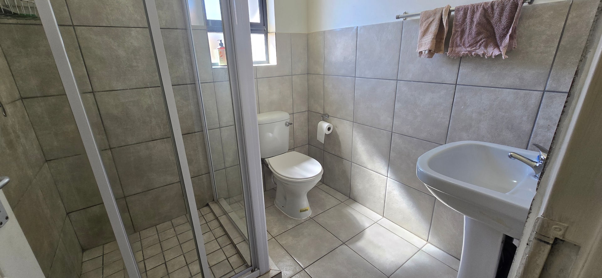Spacious 3-Bedroom Upstairs Apartment with Excellent Security and Low Monthly Costs