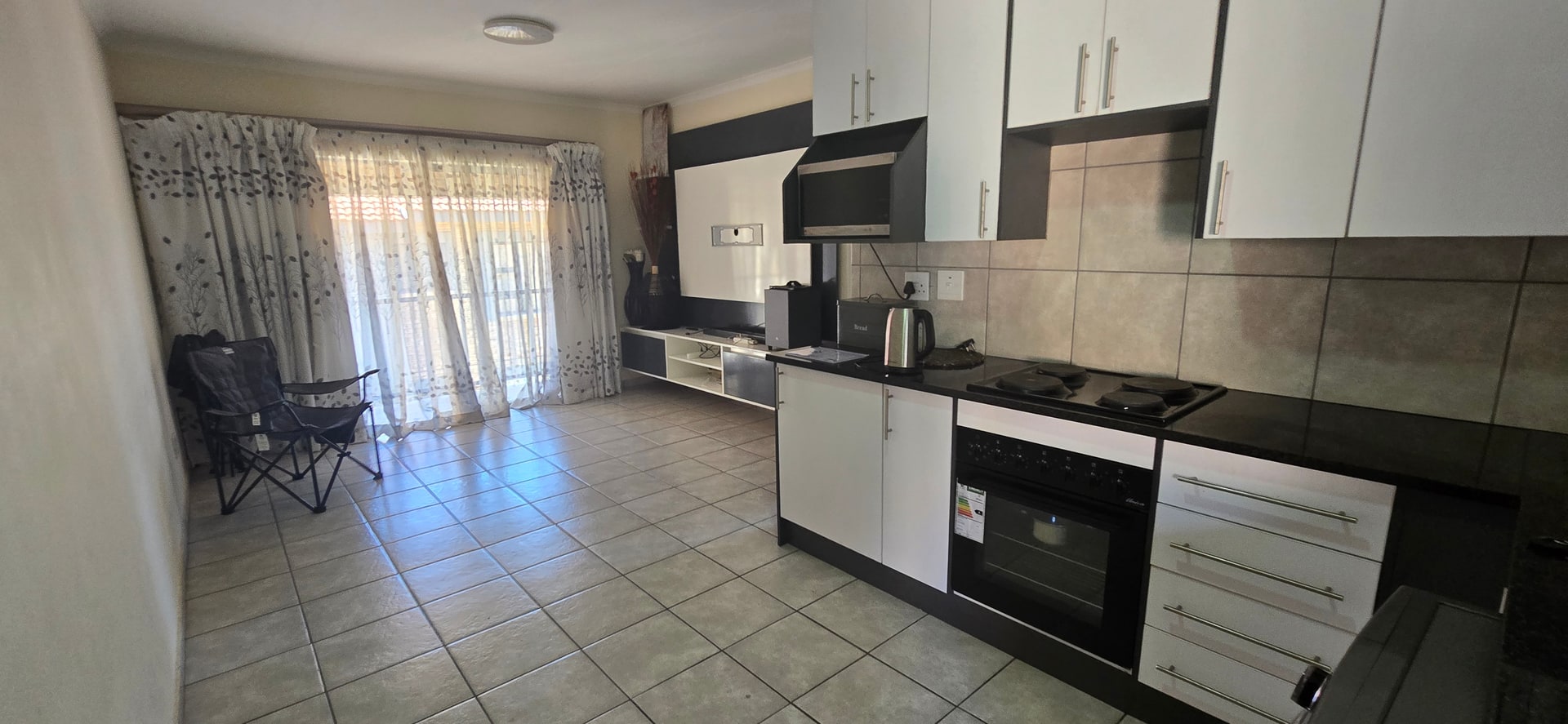 Spacious 3-Bedroom Upstairs Apartment with Excellent Security and Low Monthly Costs