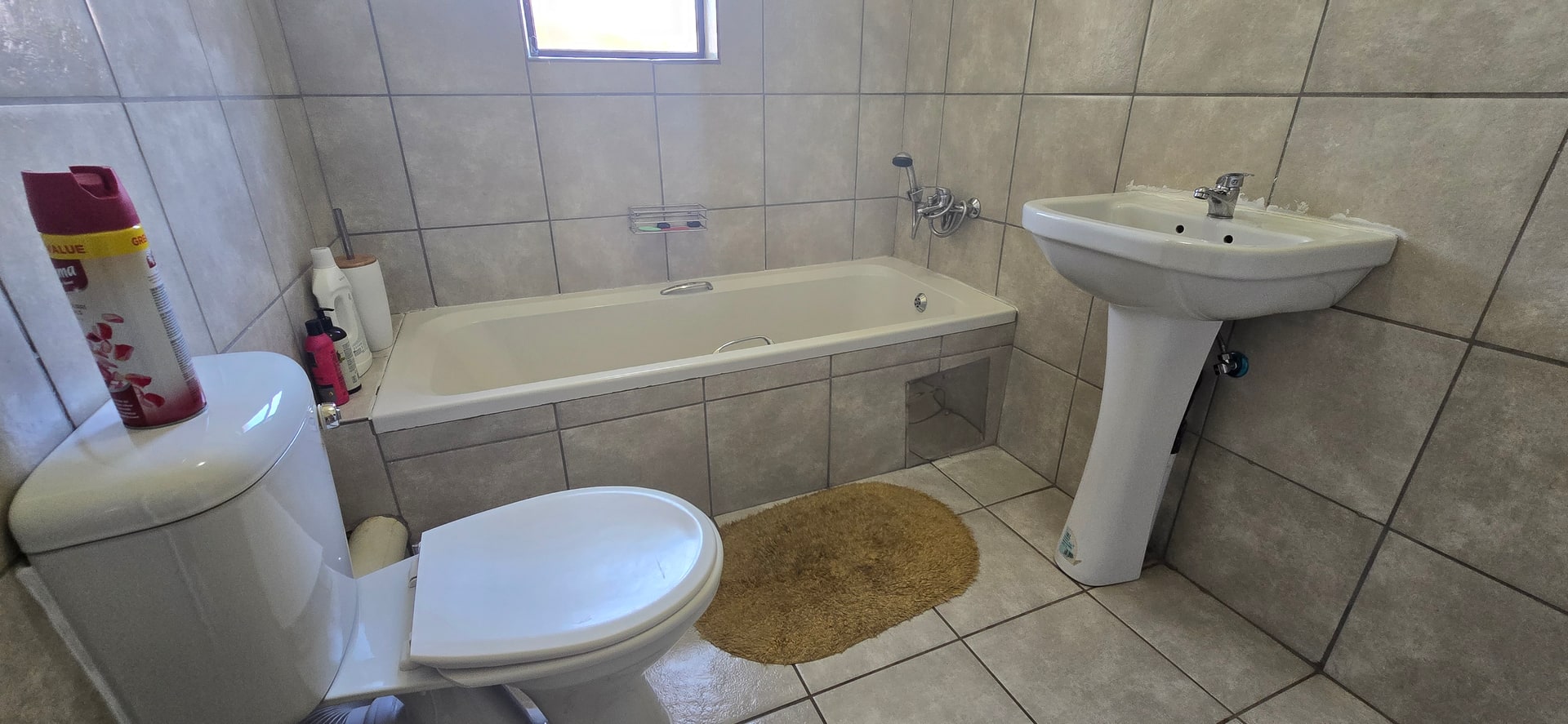 Spacious 3-Bedroom Upstairs Apartment with Excellent Security and Low Monthly Costs