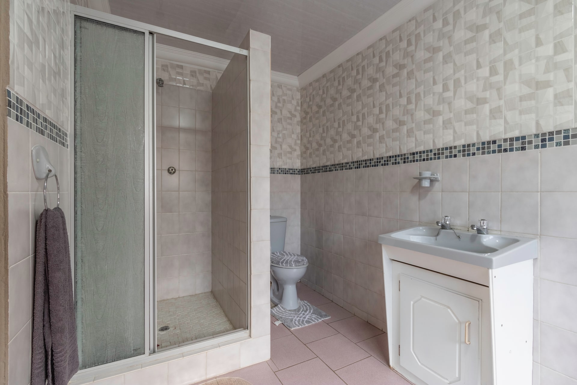 House For Sale in Crystal Park, Benoni