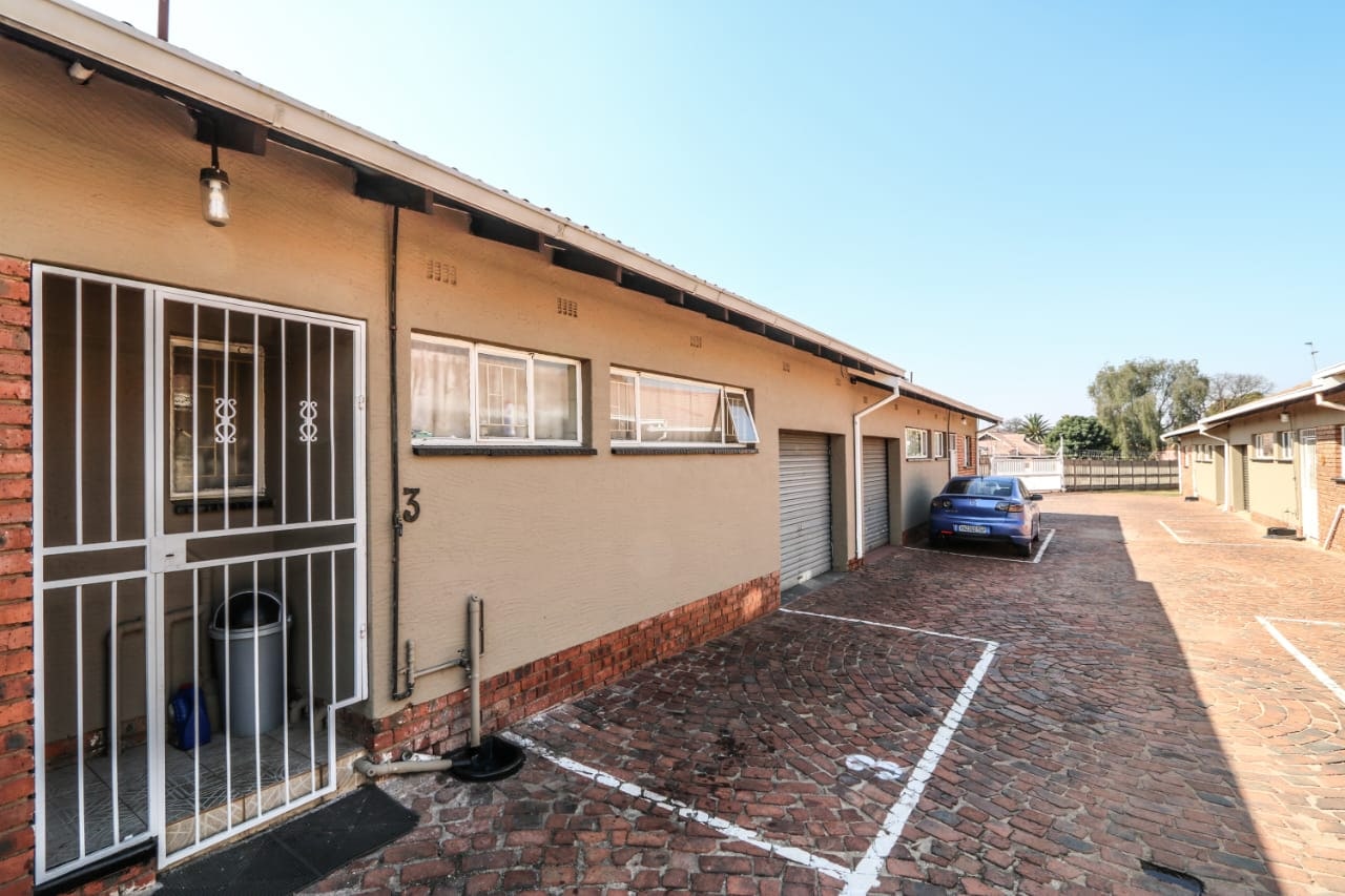 House For Sale in Dersley, Springs