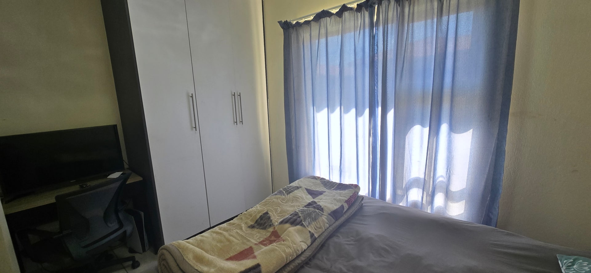 Spacious 3-Bedroom Upstairs Apartment with Excellent Security and Low Monthly Costs