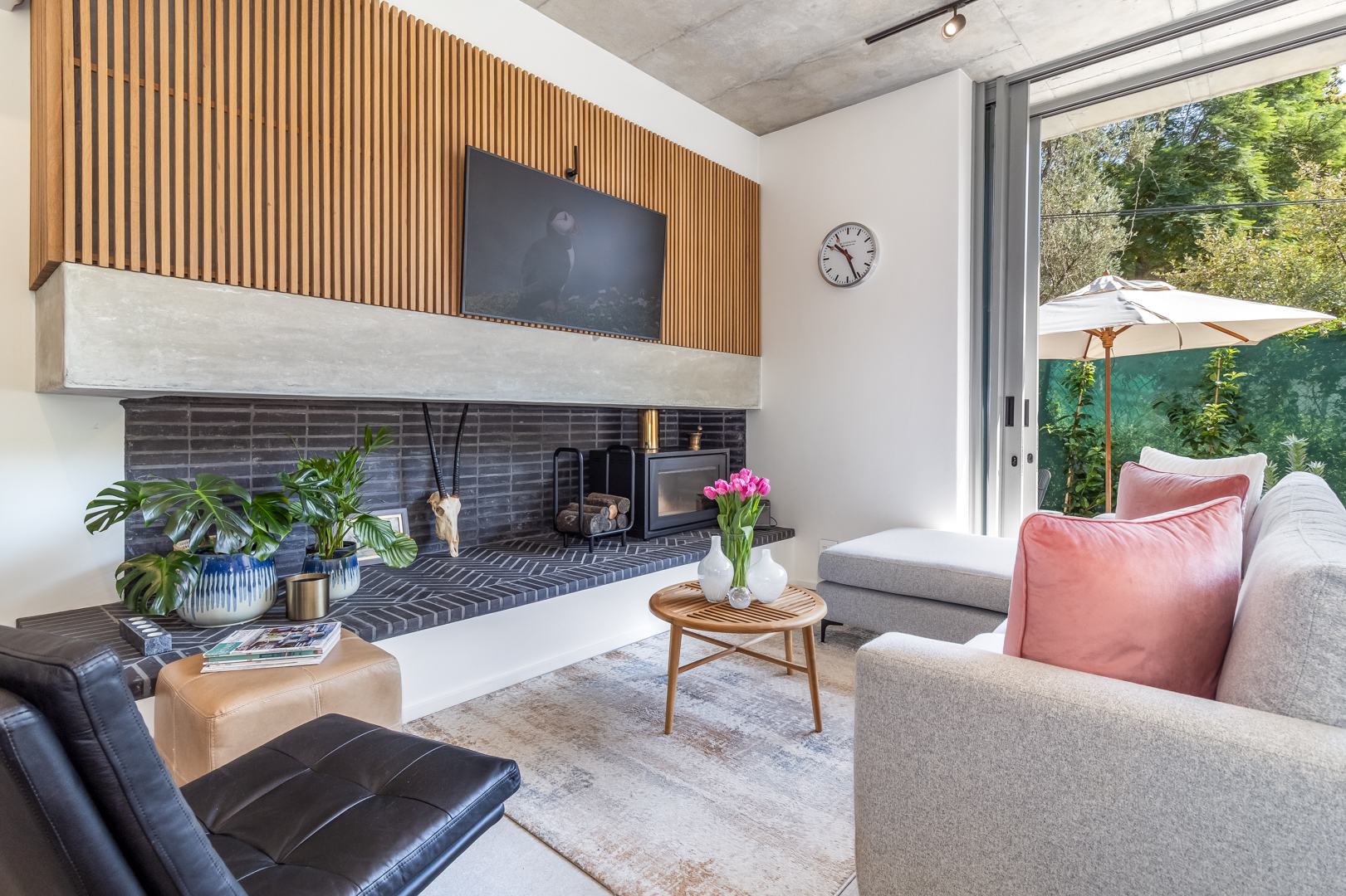 201m² A MASTERPIECE OF MODERN ELEGANCE , LUXURY & DESIGN