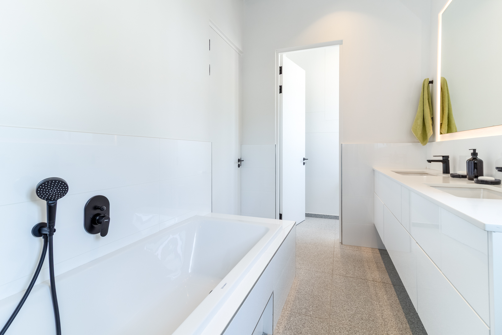 201m² A MASTERPIECE OF MODERN ELEGANCE , LUXURY & DESIGN