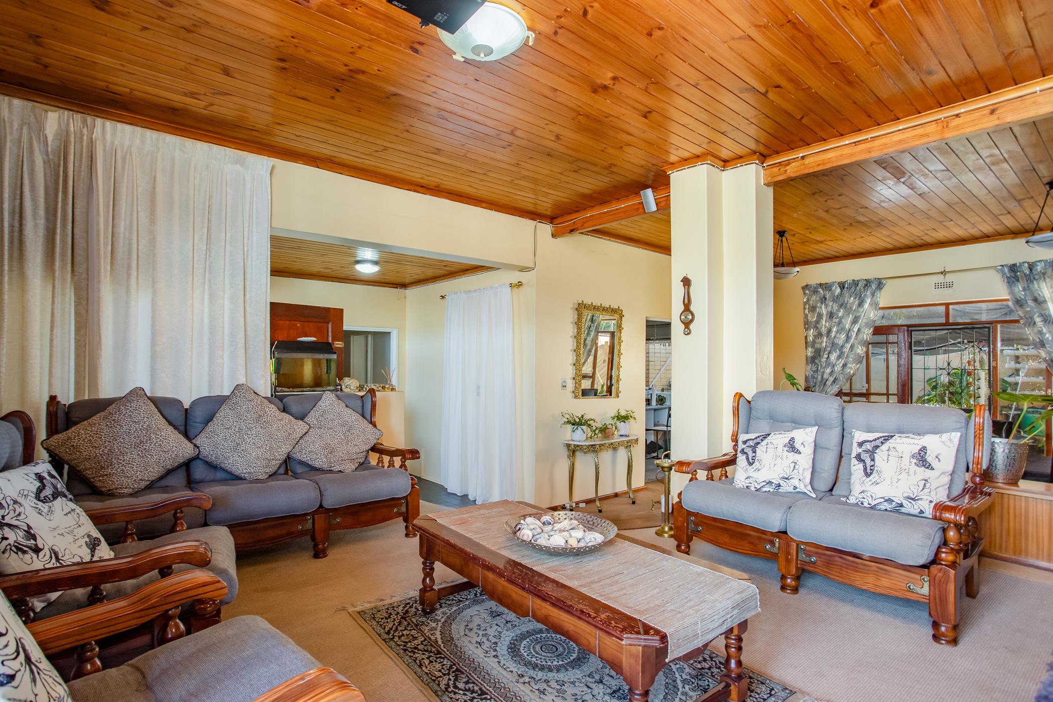 788m² We present a lovely, 4 Bedroom House