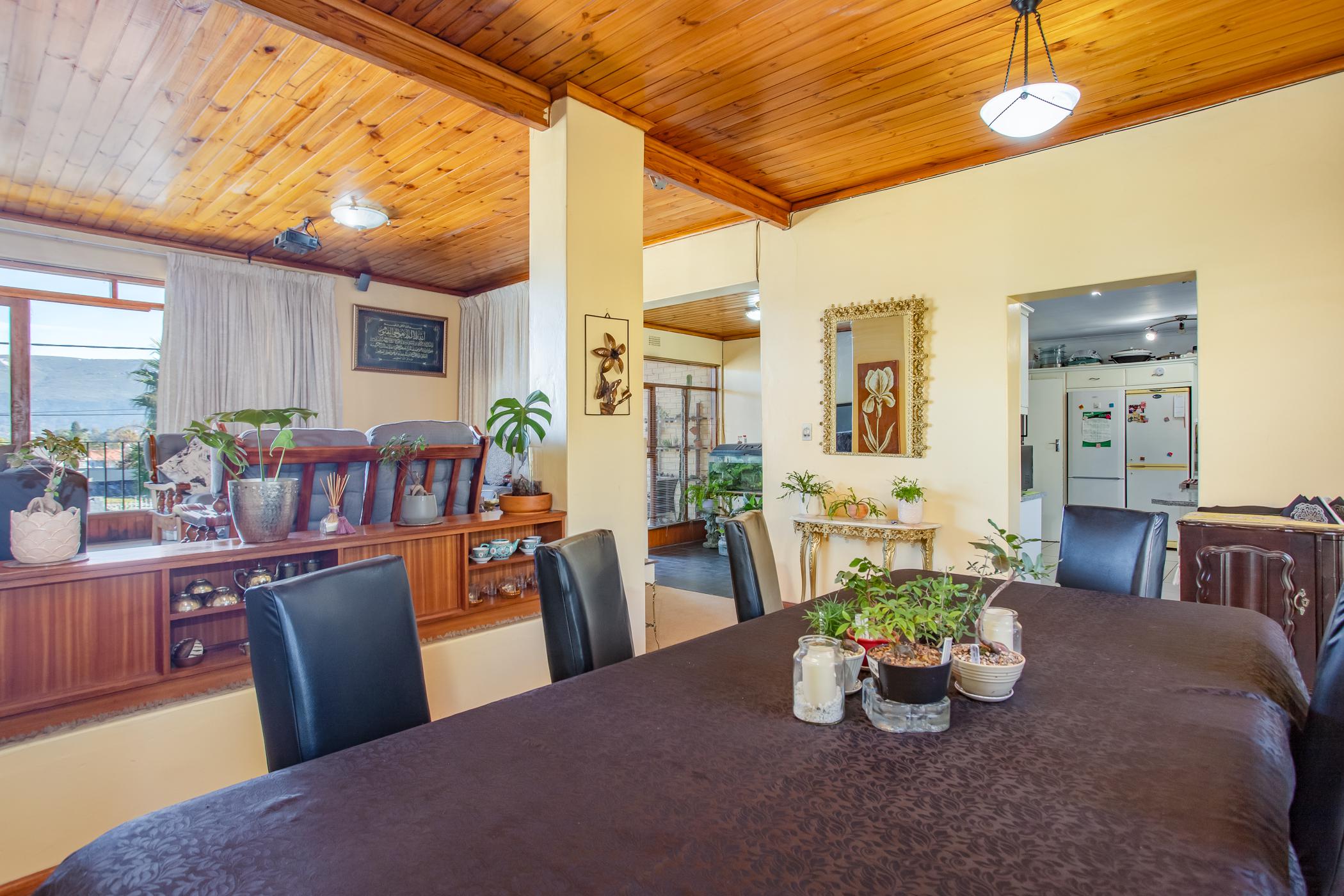 788m² We present a lovely, 4 Bedroom House